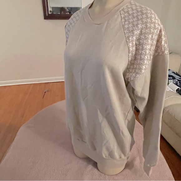 Armen sweater. Made in Canada. - Picture 3 of 12